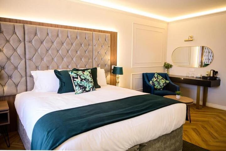 Room 4 of 25