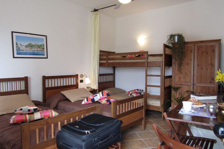 Room 6 of 32