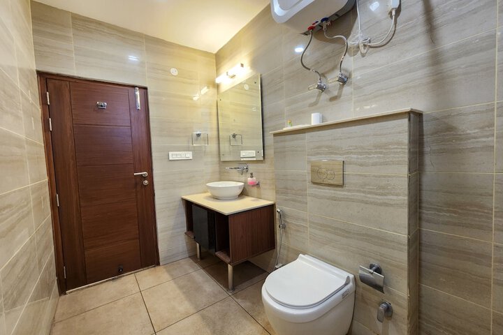 Room 10 of 14