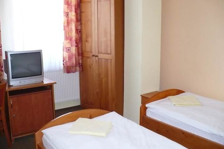 Room 14 of 42