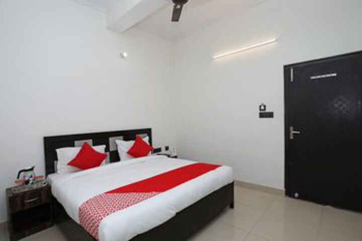 Room 12 of 20