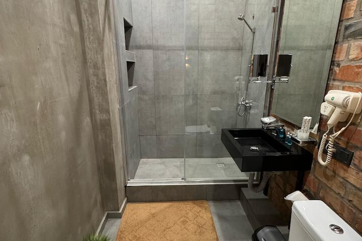 Room 62 of 117