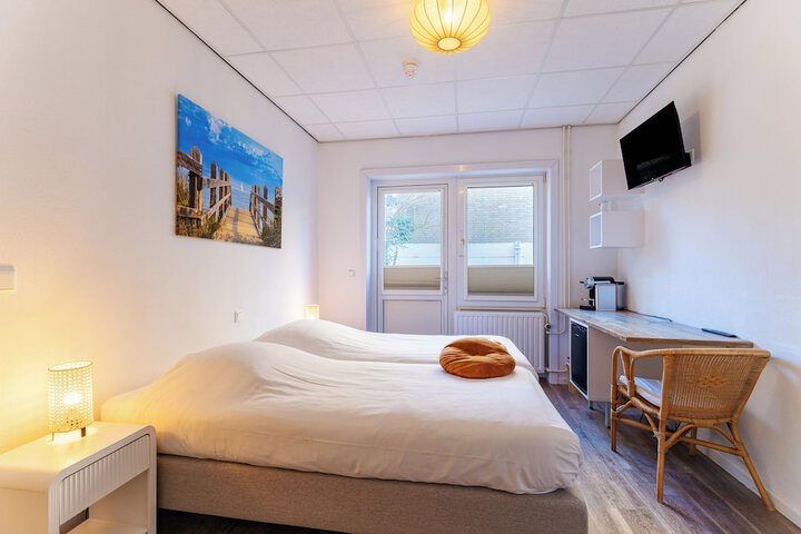 Room 35 of 144