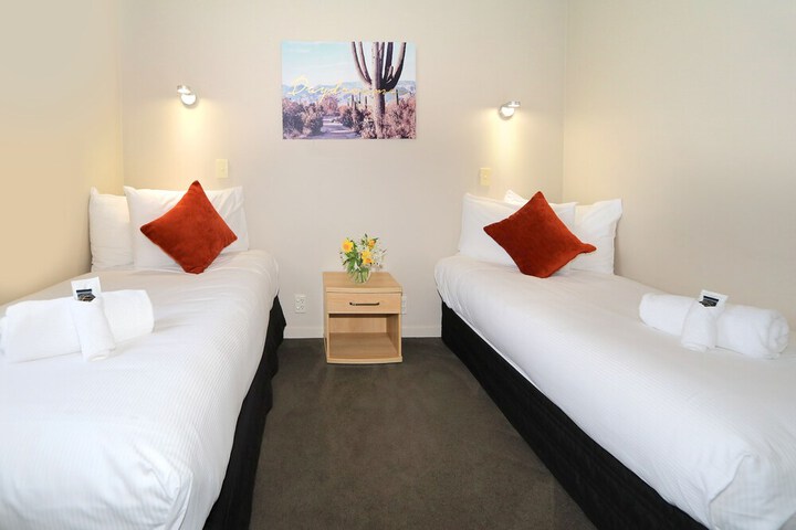 Room 10 of 26