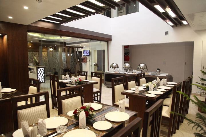 Dining 40 of 51