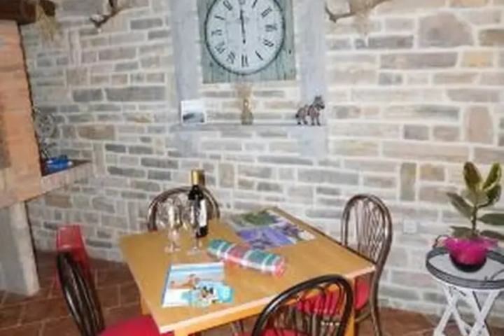 Dining 6 of 7