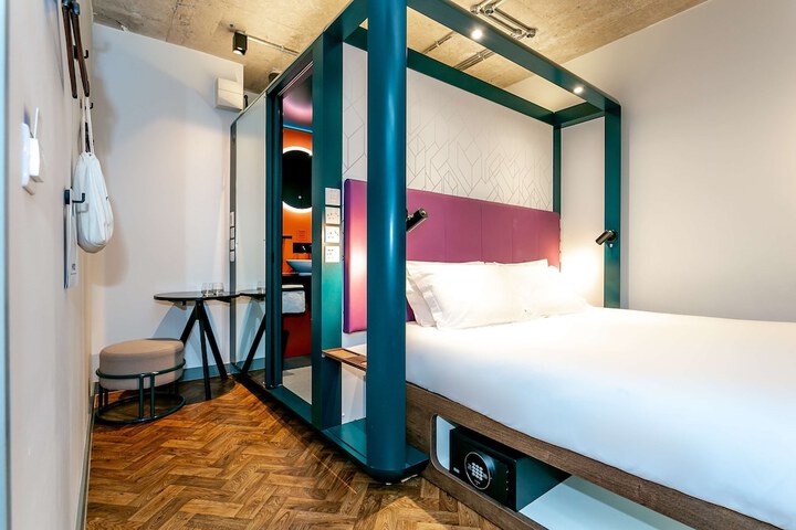 Room 30 of 89
