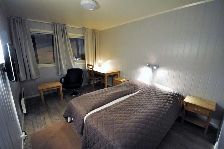 Room 8 of 10