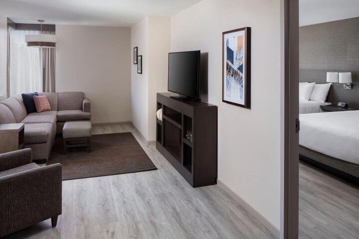 Suite 2 Queen Beds Sofa (6 of 10)