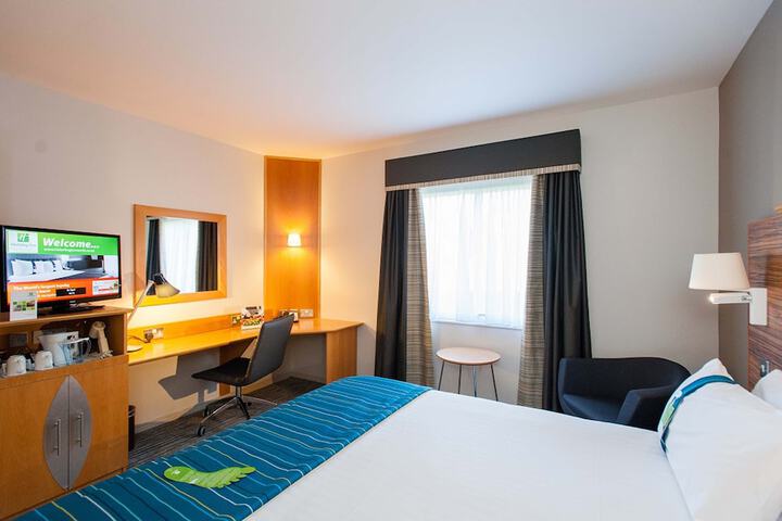 Room 13 of 74