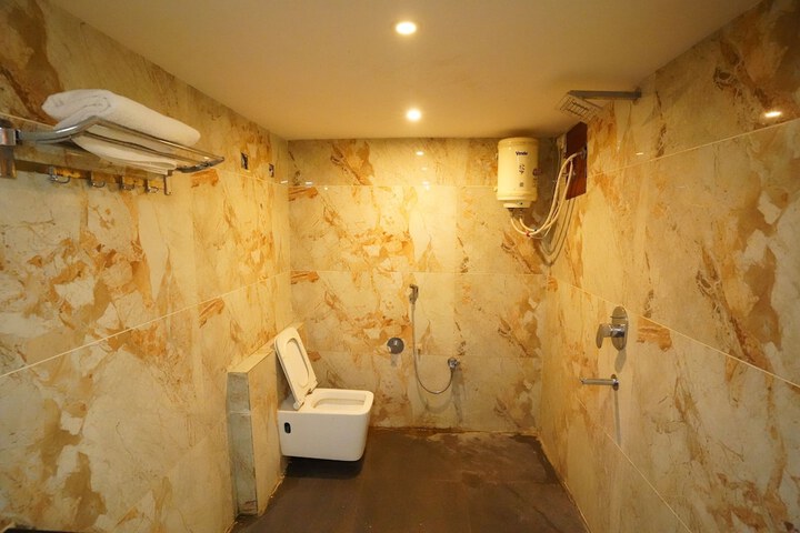 Room 21 of 27