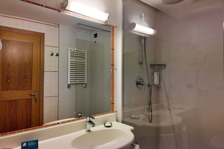 Room 60 of 157