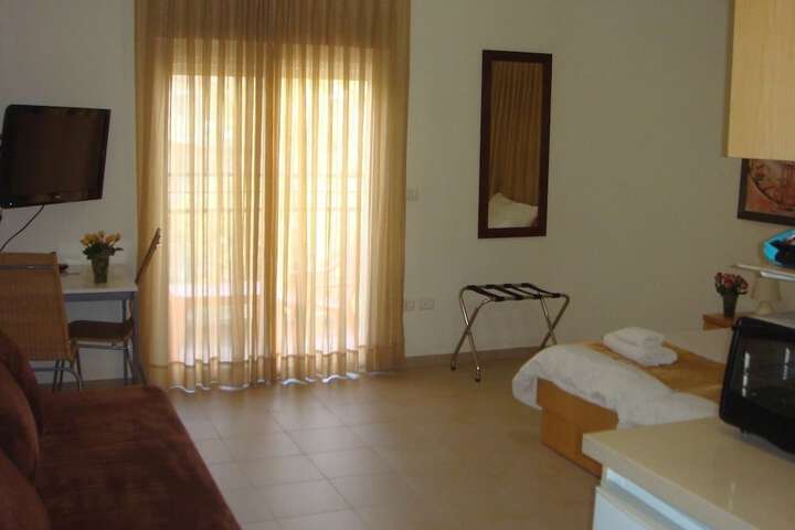 Room 16 of 50