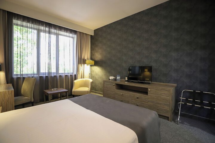 Room 12 of 62