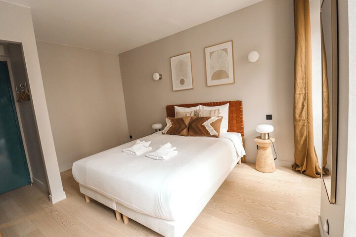 Room 9 of 35