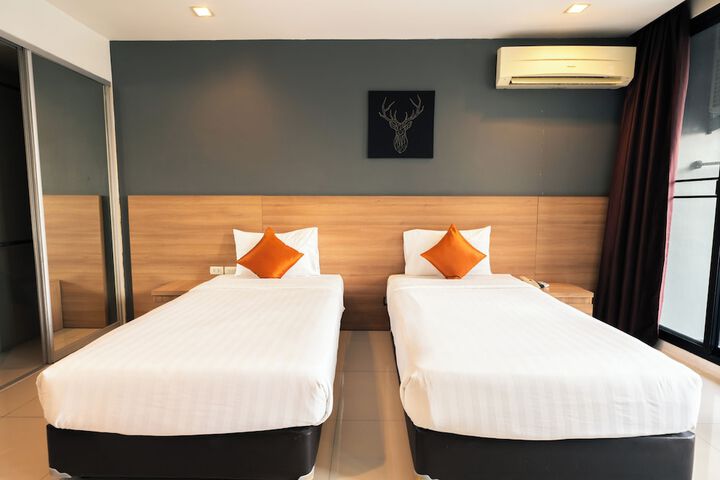 Room 32 of 98