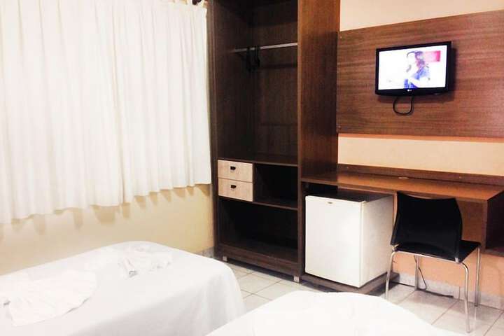 Room 6 of 25