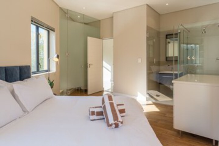 Room 4 of 30