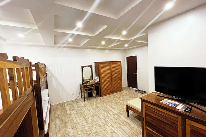 Room 83 of 182