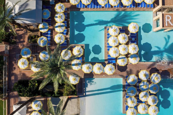 Pool 52 of 175
