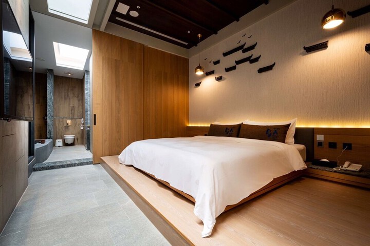 Room 15 of 67