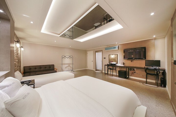 Room 25 of 44