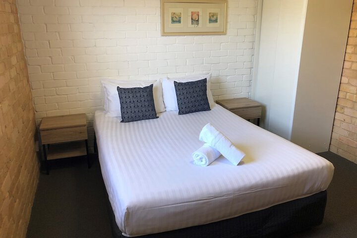 Room 3 of 32
