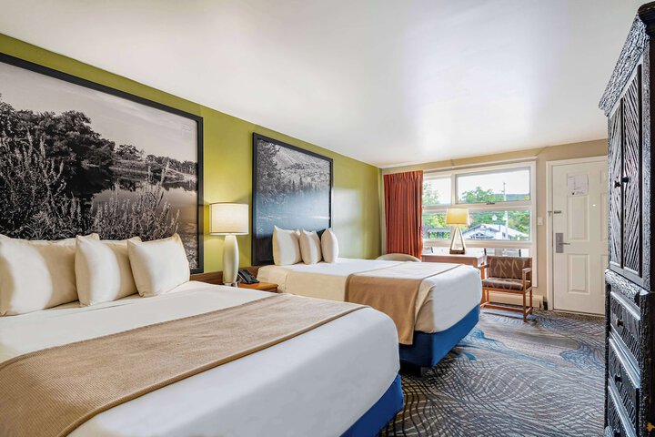 2 Queen Beds (17 of 21)