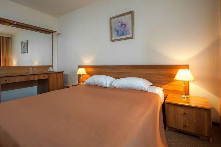 Room 13 of 65