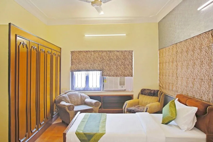 Room 5 of 20