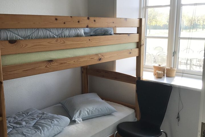 Room 3 of 96