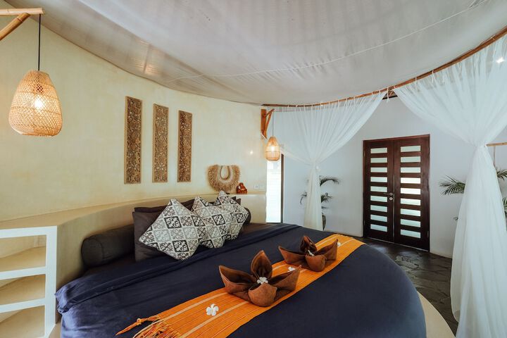 Room 3 of 32