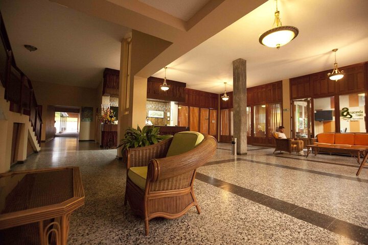 Entrance & Lobby