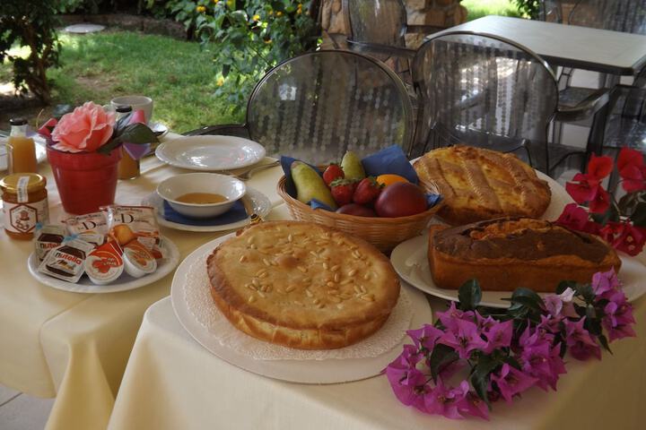 Breakfast/Coffee Service 44 of 79