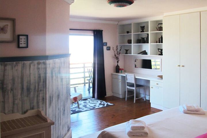 Room 5 of 109
