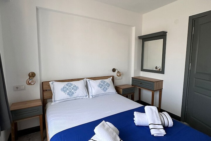 Room 4 of 37