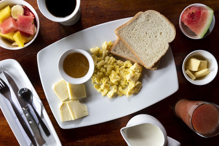 Breakfast/Coffee Service 98 of 160
