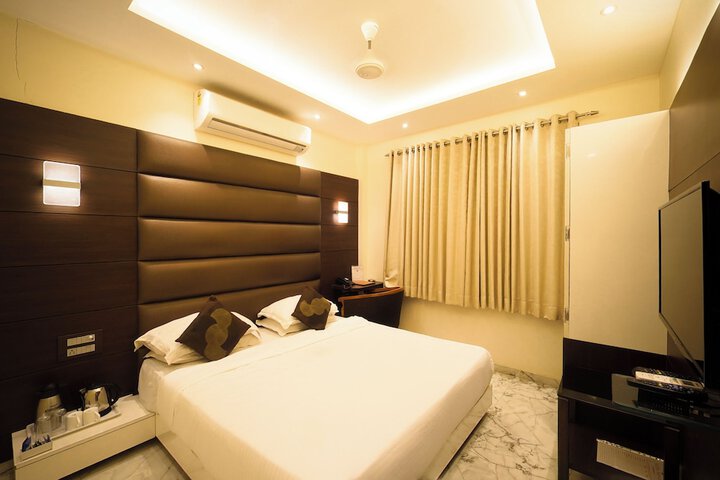 Room 32 of 61