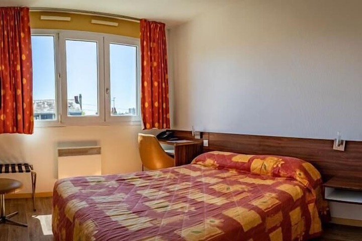 Room 6 of 25