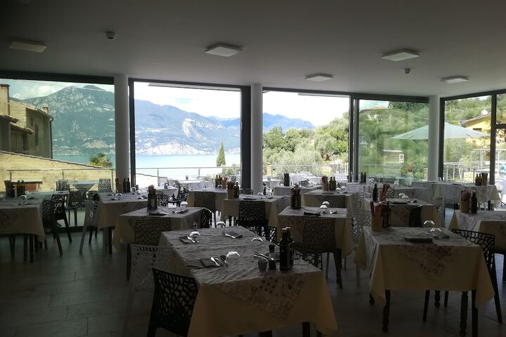 Dining 63 of 81