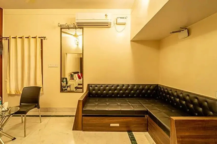 Room 12 of 18