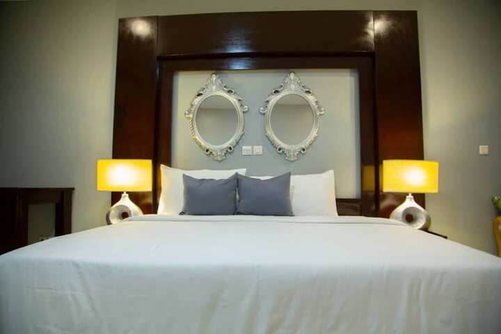 Room 4 of 42