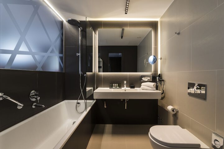 Room 42 of 59