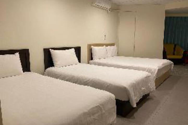 Room 10 of 11