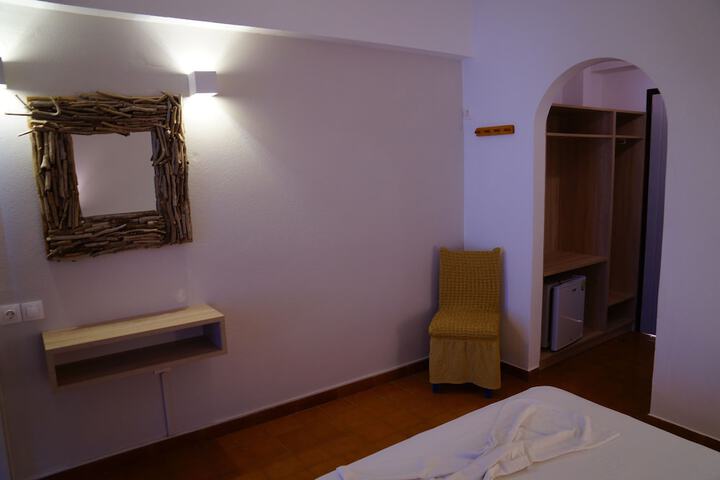 Room 13 of 84