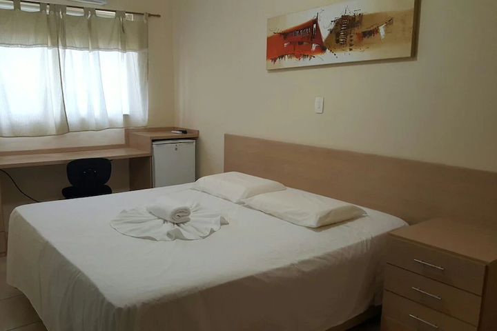 Room 4 of 10