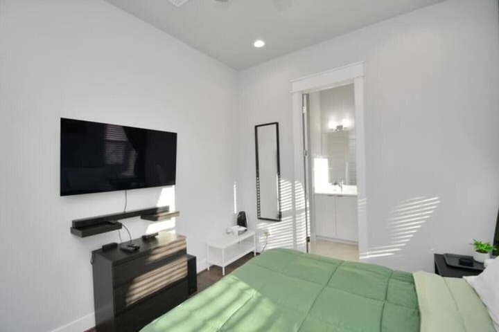 Room 2 of 34