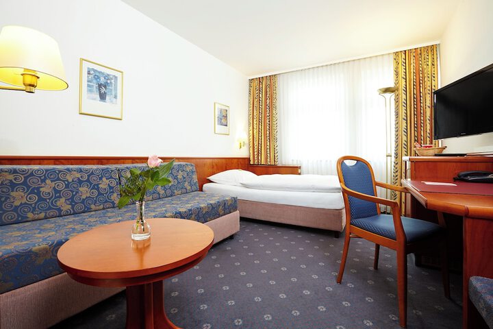 Room 9 of 27