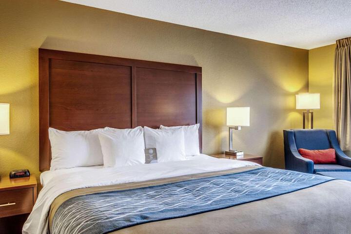 2 Queen Beds (1 of 12)