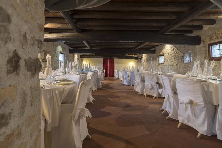 Ballroom/Hall 14 of 32